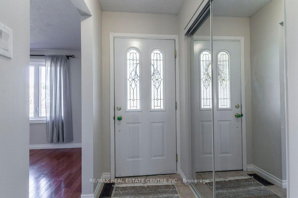 Photo 5 of 43 Briar Knoll Drive, Kitchener — HOMEH