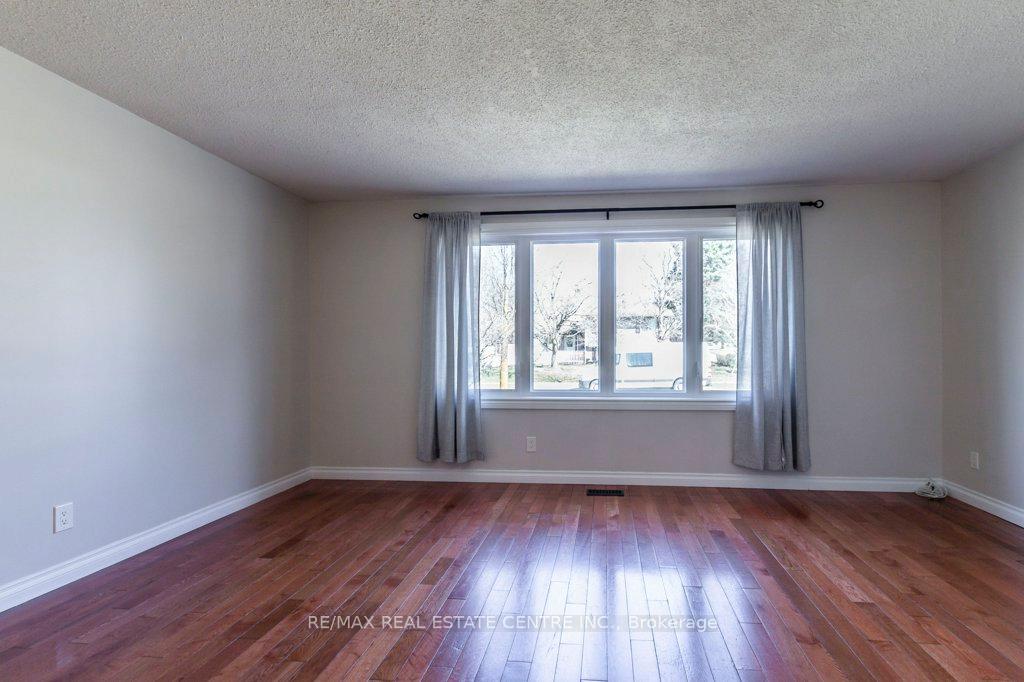 Photo 7 of 43 Briar Knoll Drive, Kitchener — HOMEH