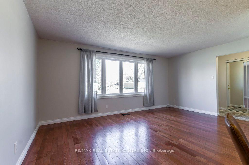 Photo 8 of 43 Briar Knoll Drive, Kitchener — HOMEH