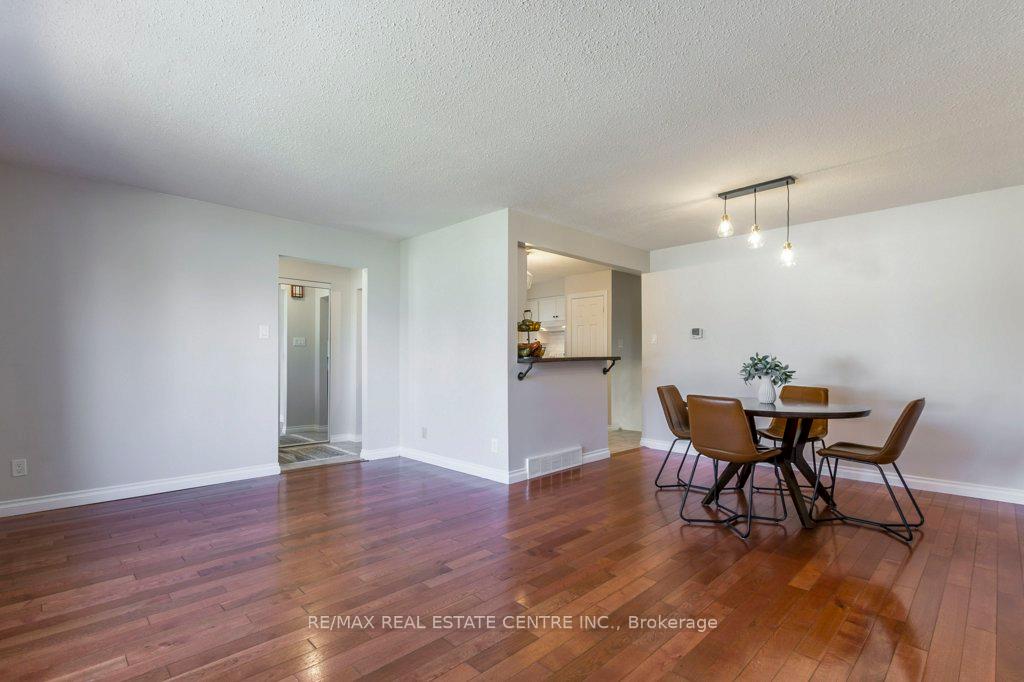 Photo 9 of 43 Briar Knoll Drive, Kitchener — HOMEH