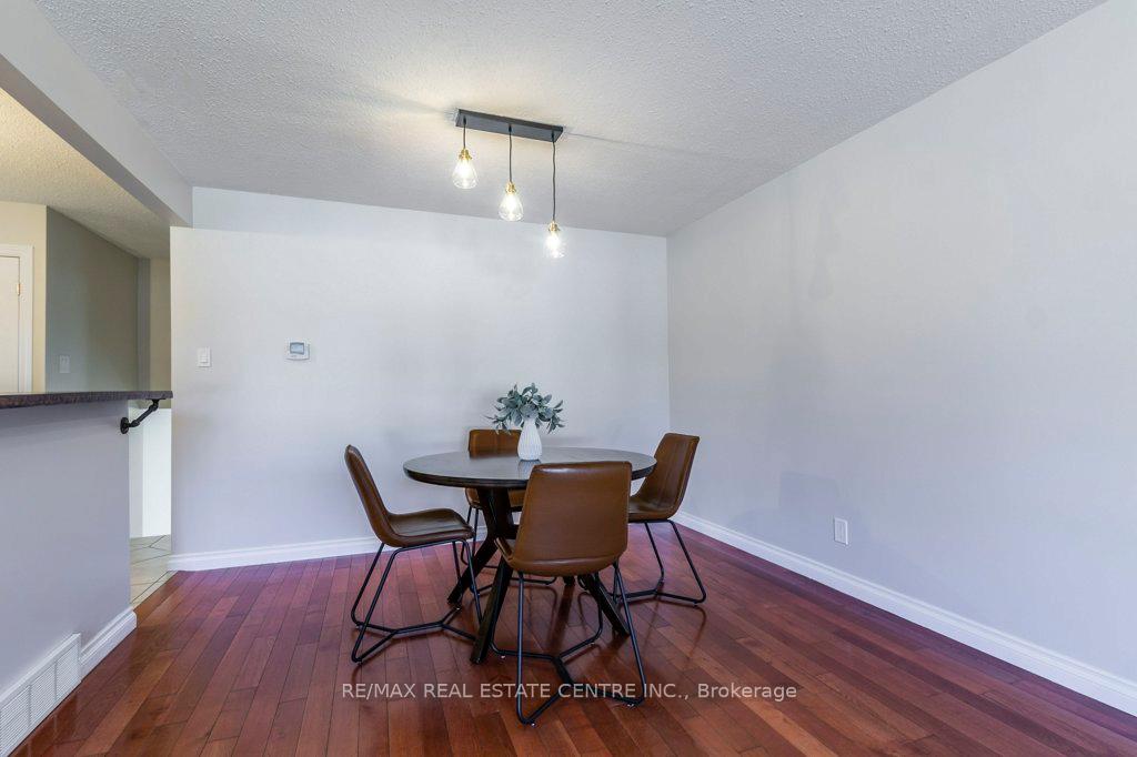 Photo 10 of 43 Briar Knoll Drive, Kitchener — HOMEH