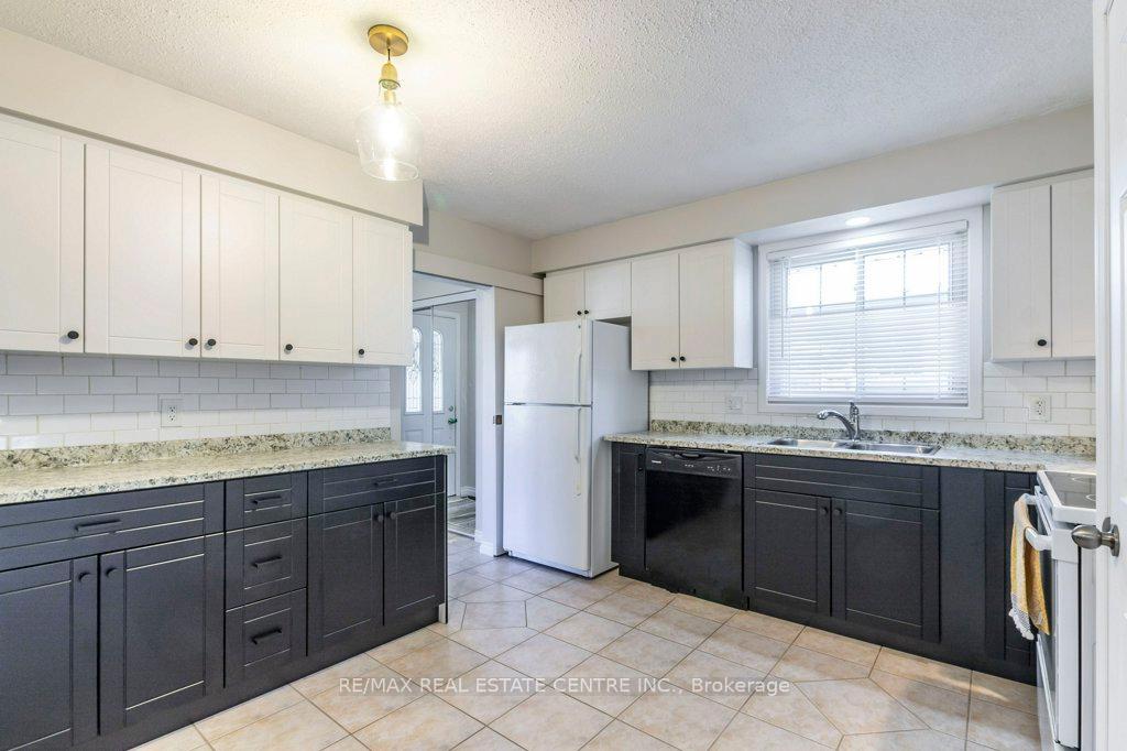 Photo 11 of 43 Briar Knoll Drive, Kitchener — HOMEH