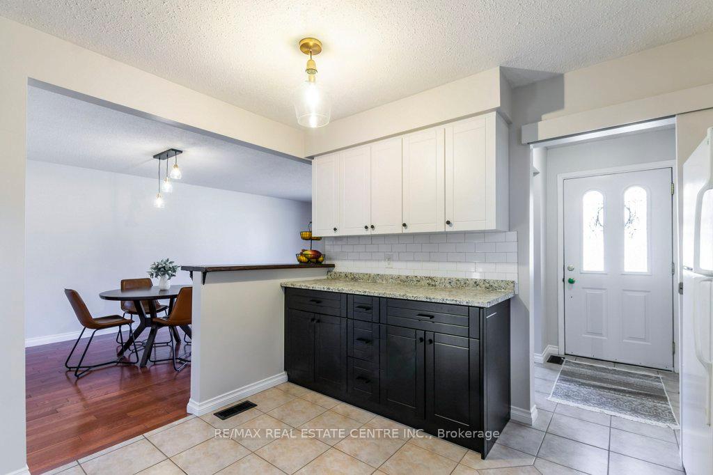 Photo 14 of 43 Briar Knoll Drive, Kitchener — HOMEH