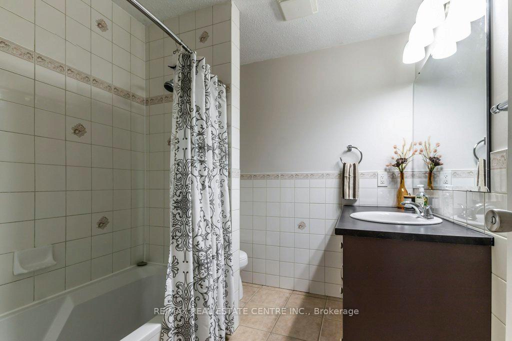 Photo 15 of 43 Briar Knoll Drive, Kitchener — HOMEH