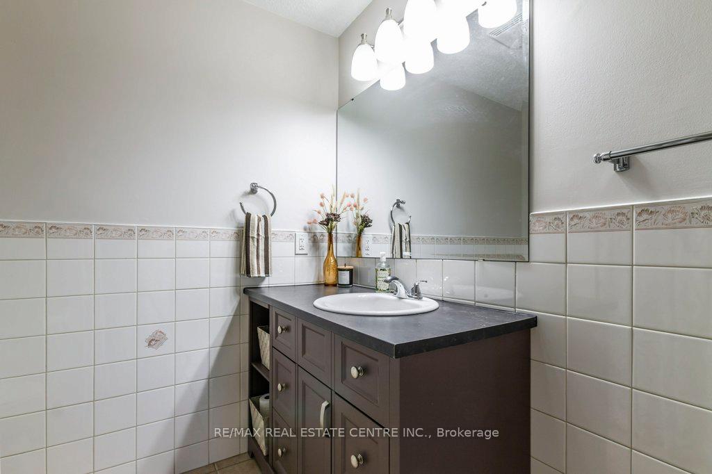 Photo 16 of 43 Briar Knoll Drive, Kitchener — HOMEH
