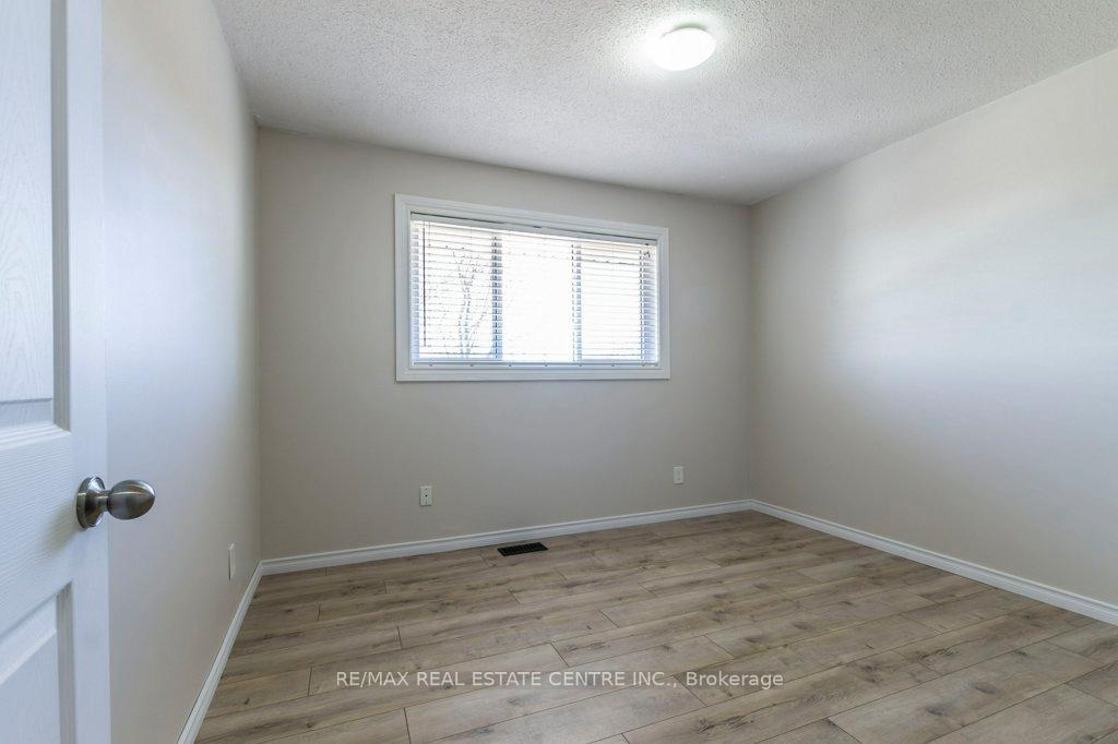 Photo 17 of 43 Briar Knoll Drive, Kitchener — HOMEH