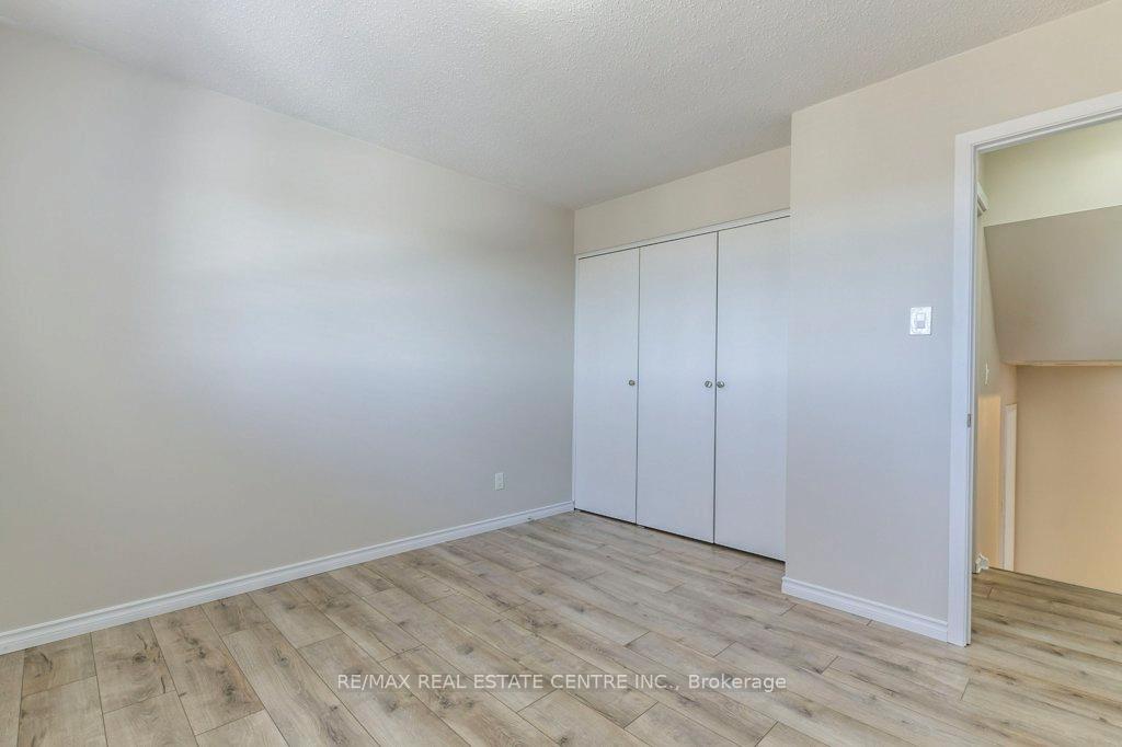 Photo 18 of 43 Briar Knoll Drive, Kitchener — HOMEH