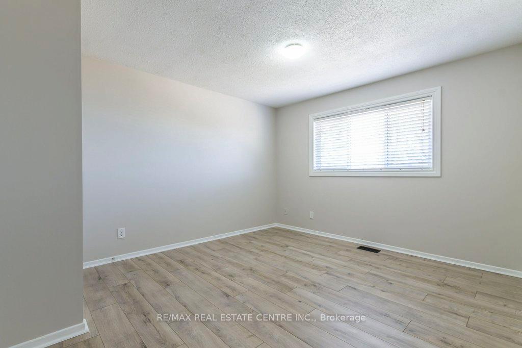 Photo 19 of 43 Briar Knoll Drive, Kitchener — HOMEH