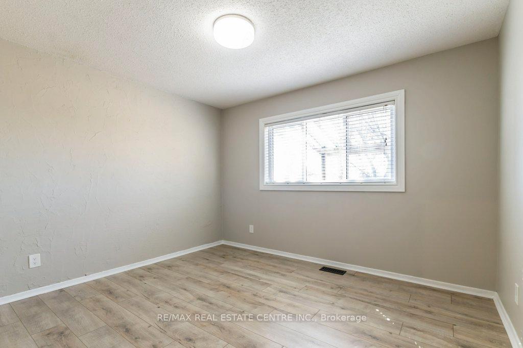 Photo 22 of 43 Briar Knoll Drive, Kitchener — HOMEH