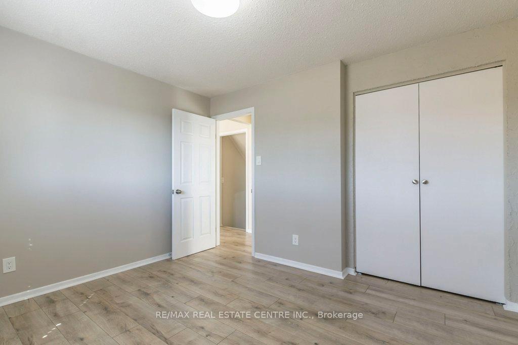 Photo 23 of 43 Briar Knoll Drive, Kitchener — HOMEH