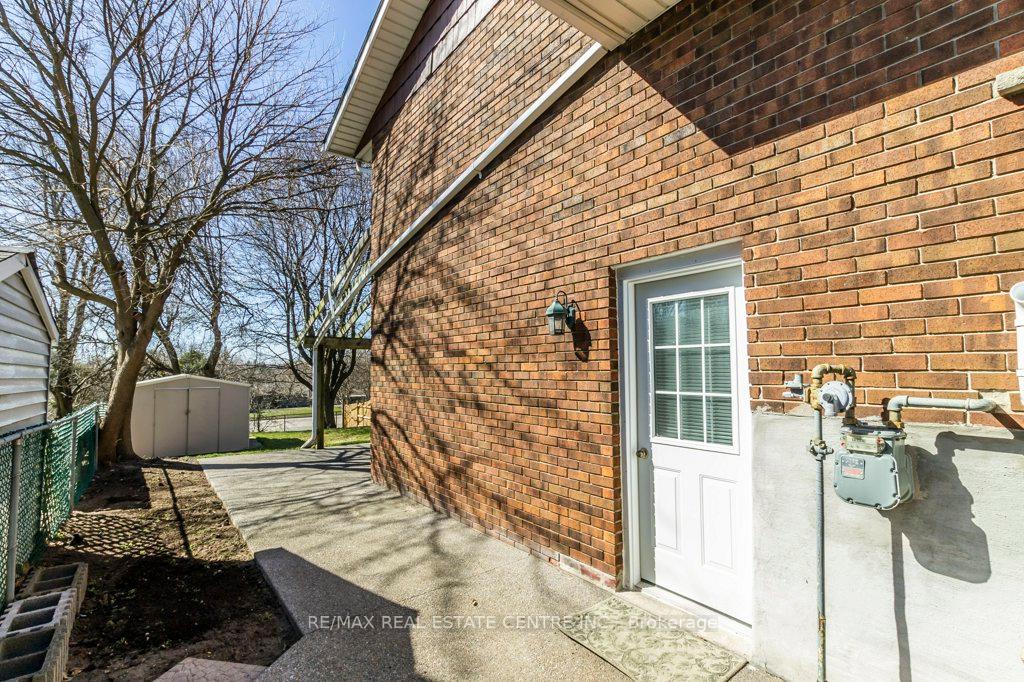 Photo 32 of 43 Briar Knoll Drive, Kitchener — HOMEH