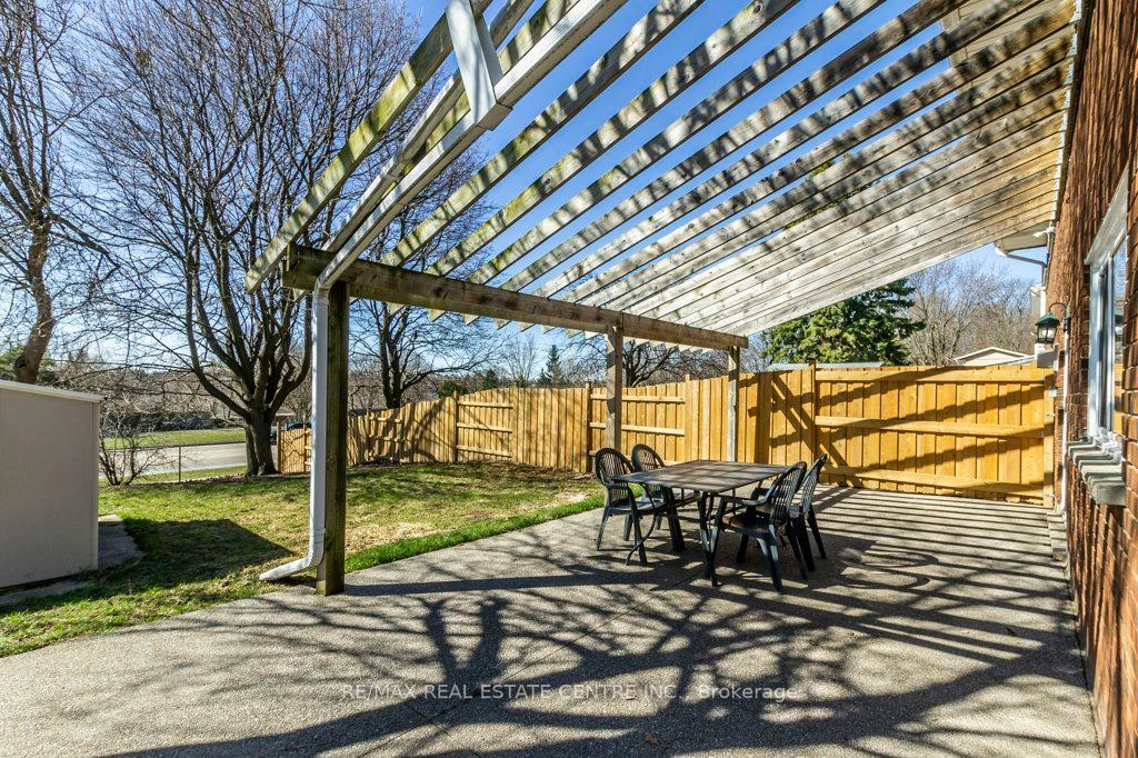 Photo 33 of 43 Briar Knoll Drive, Kitchener — HOMEH