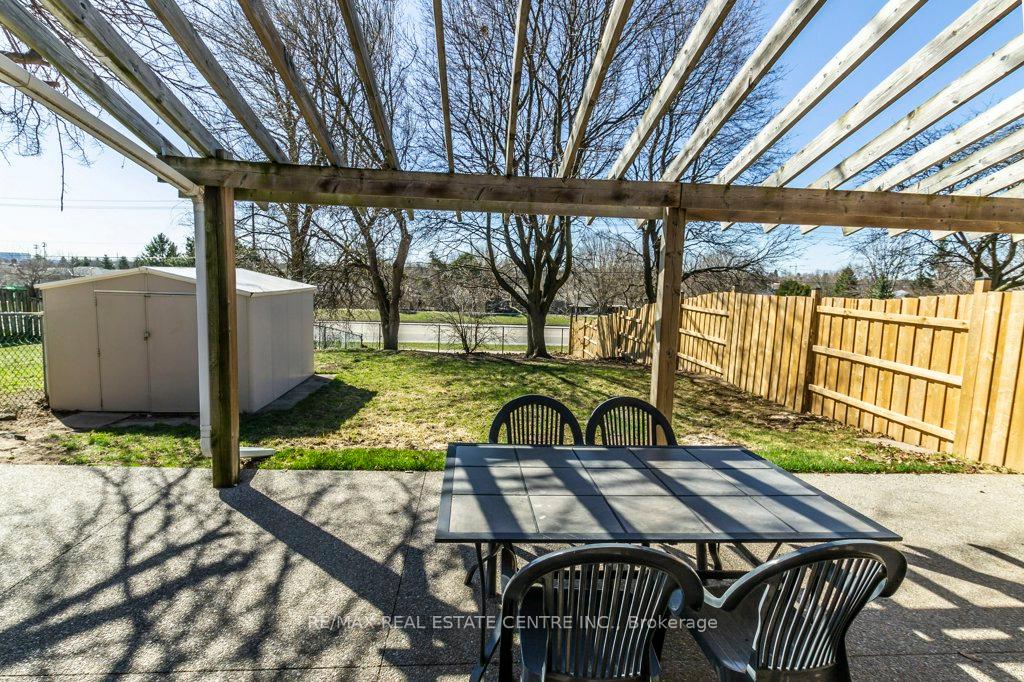 Photo 37 of 43 Briar Knoll Drive, Kitchener — HOMEH