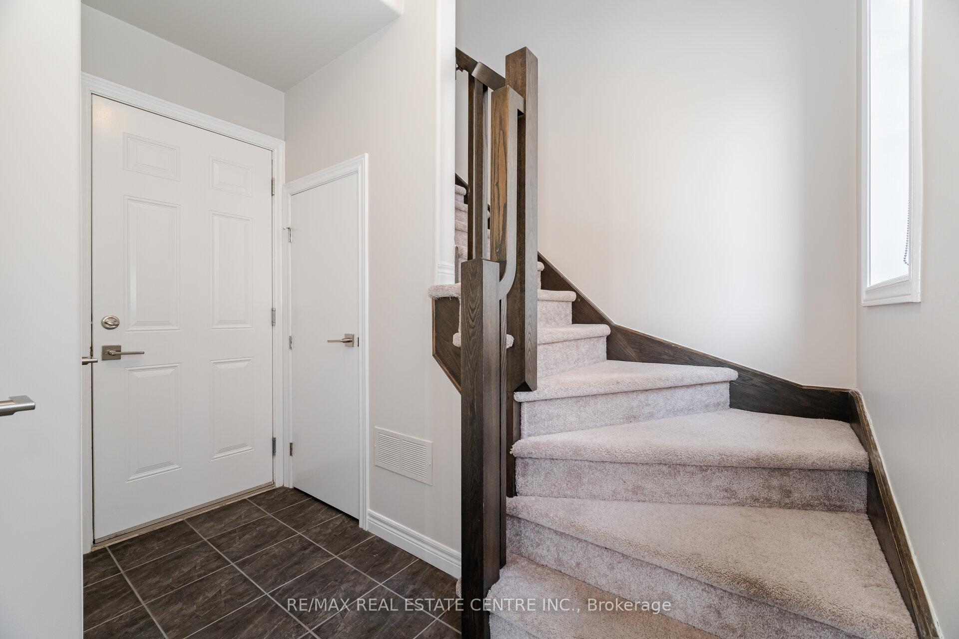 Photo 7 of 221 Westbank Trail, Hamilton, Stoney Creek — HOMEH