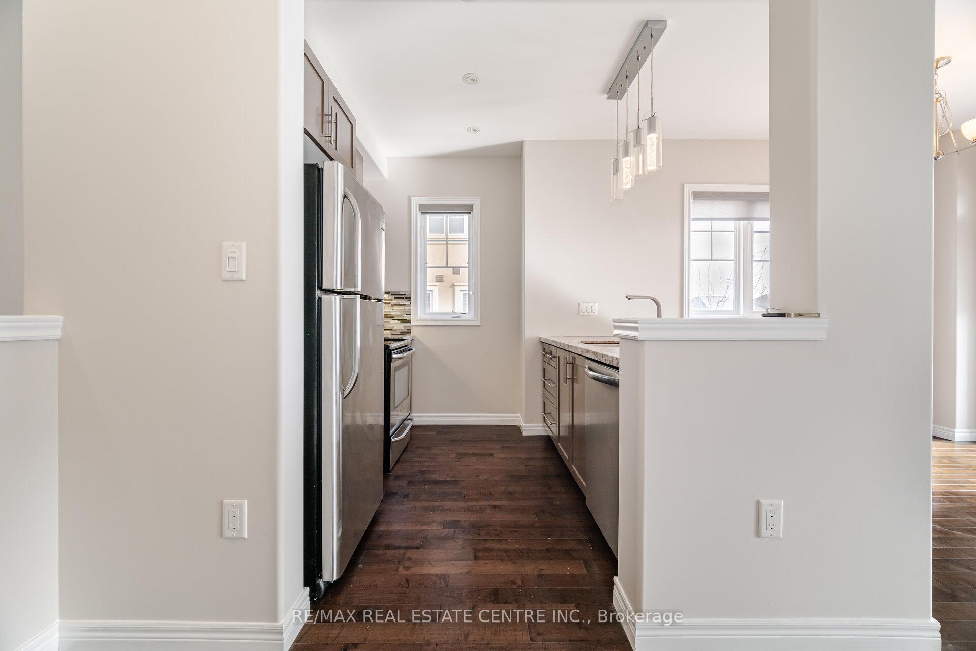 Photo 10 of 221 Westbank Trail, Hamilton, Stoney Creek — HOMEH