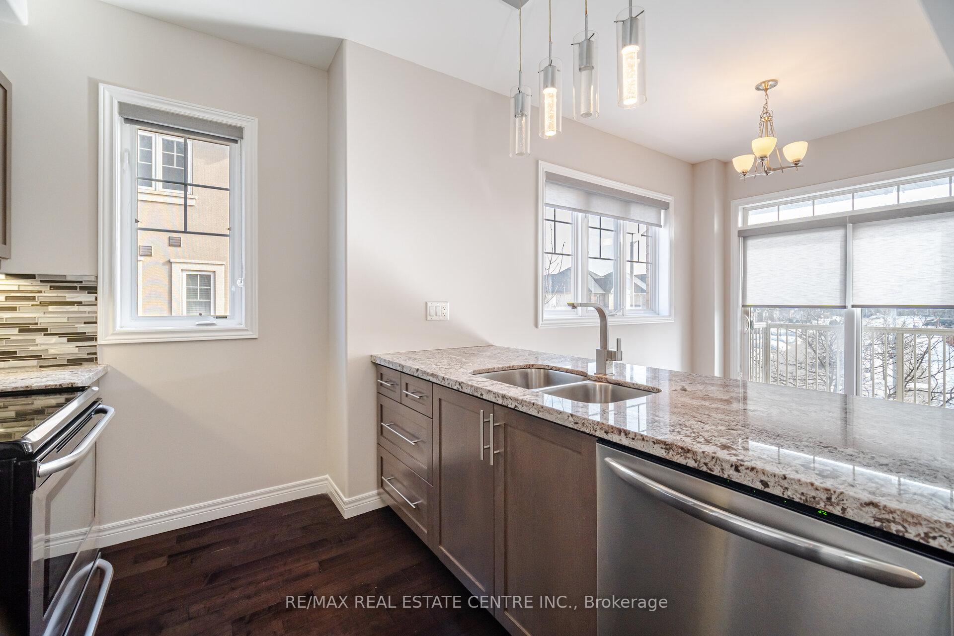 Photo 11 of 221 Westbank Trail, Hamilton, Stoney Creek — HOMEH