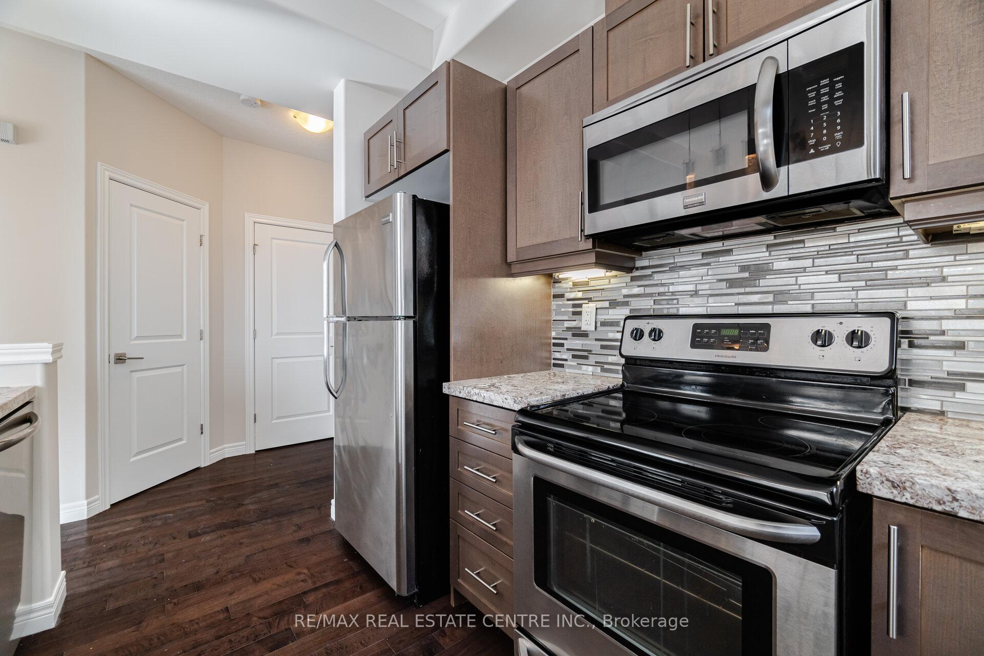 Photo 12 of 221 Westbank Trail, Hamilton, Stoney Creek — HOMEH