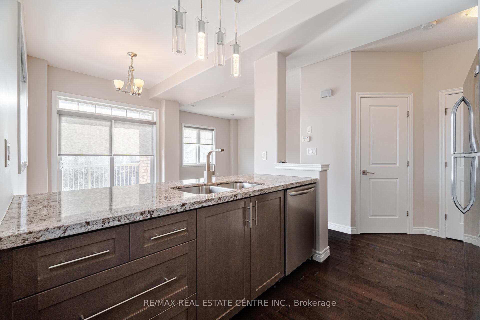 Photo 14 of 221 Westbank Trail, Hamilton, Stoney Creek — HOMEH