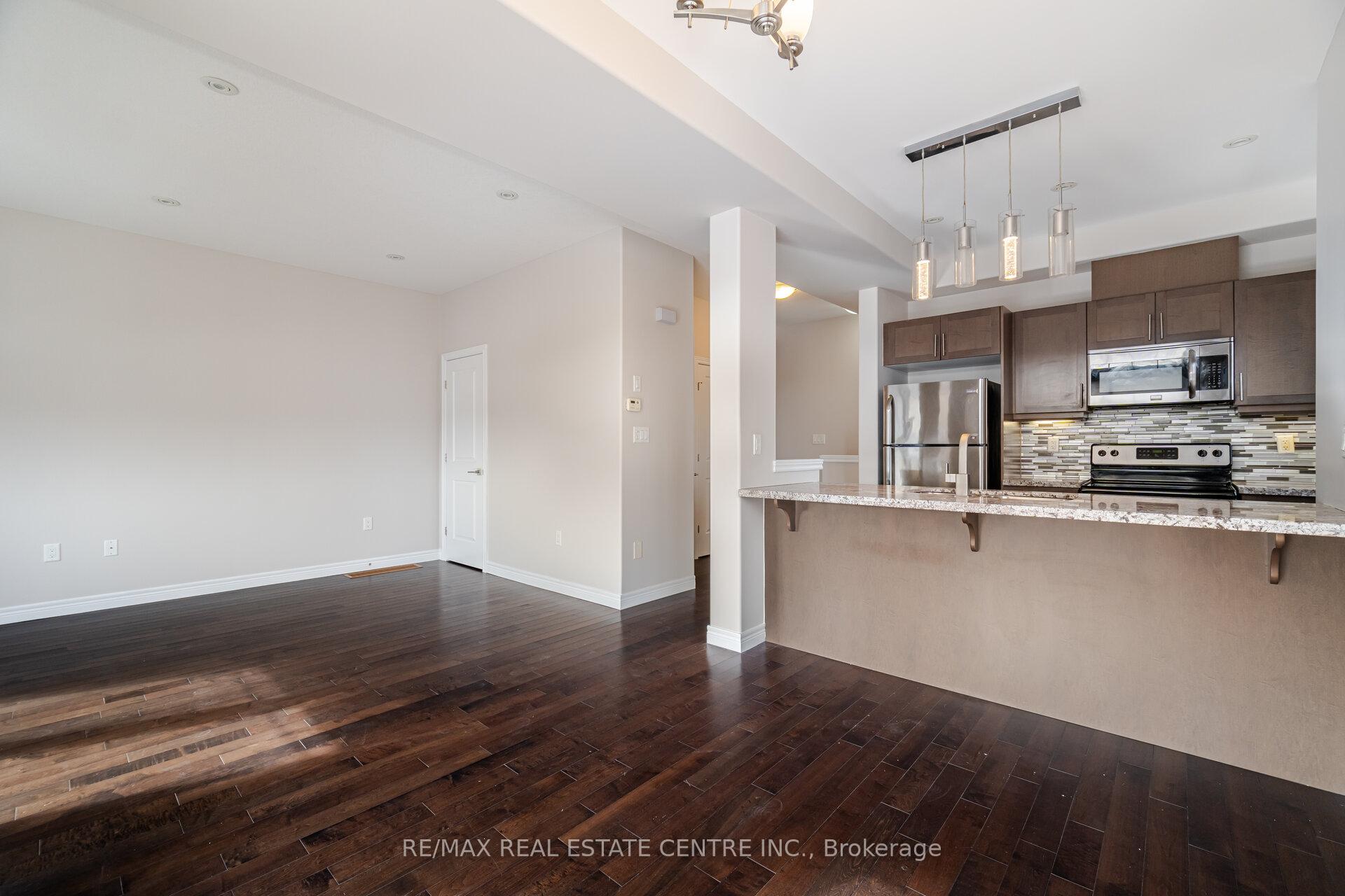 Photo 16 of 221 Westbank Trail, Hamilton, Stoney Creek — HOMEH