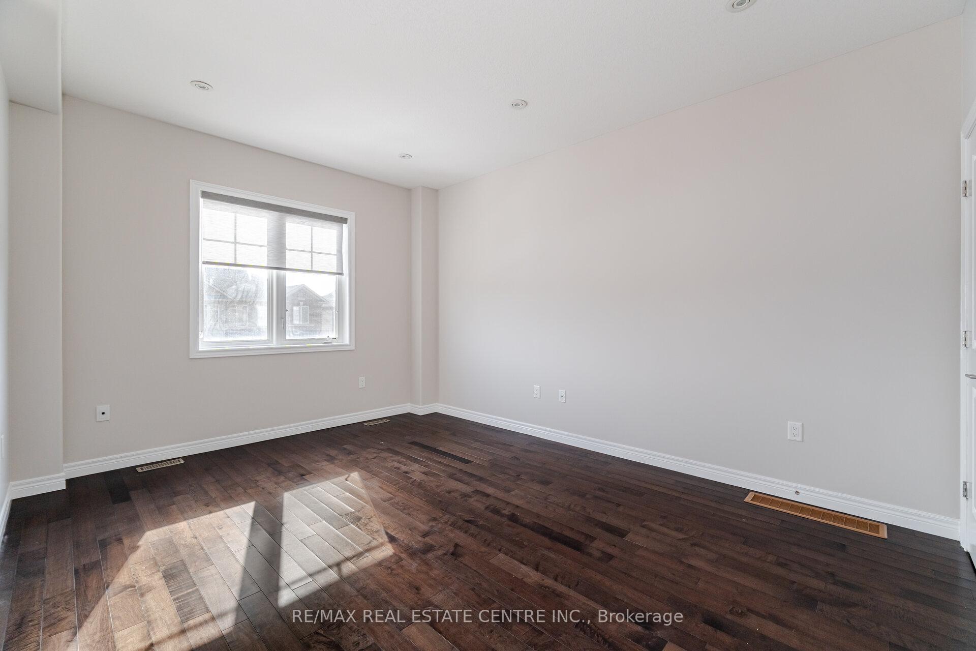 Photo 23 of 221 Westbank Trail, Hamilton, Stoney Creek — HOMEH