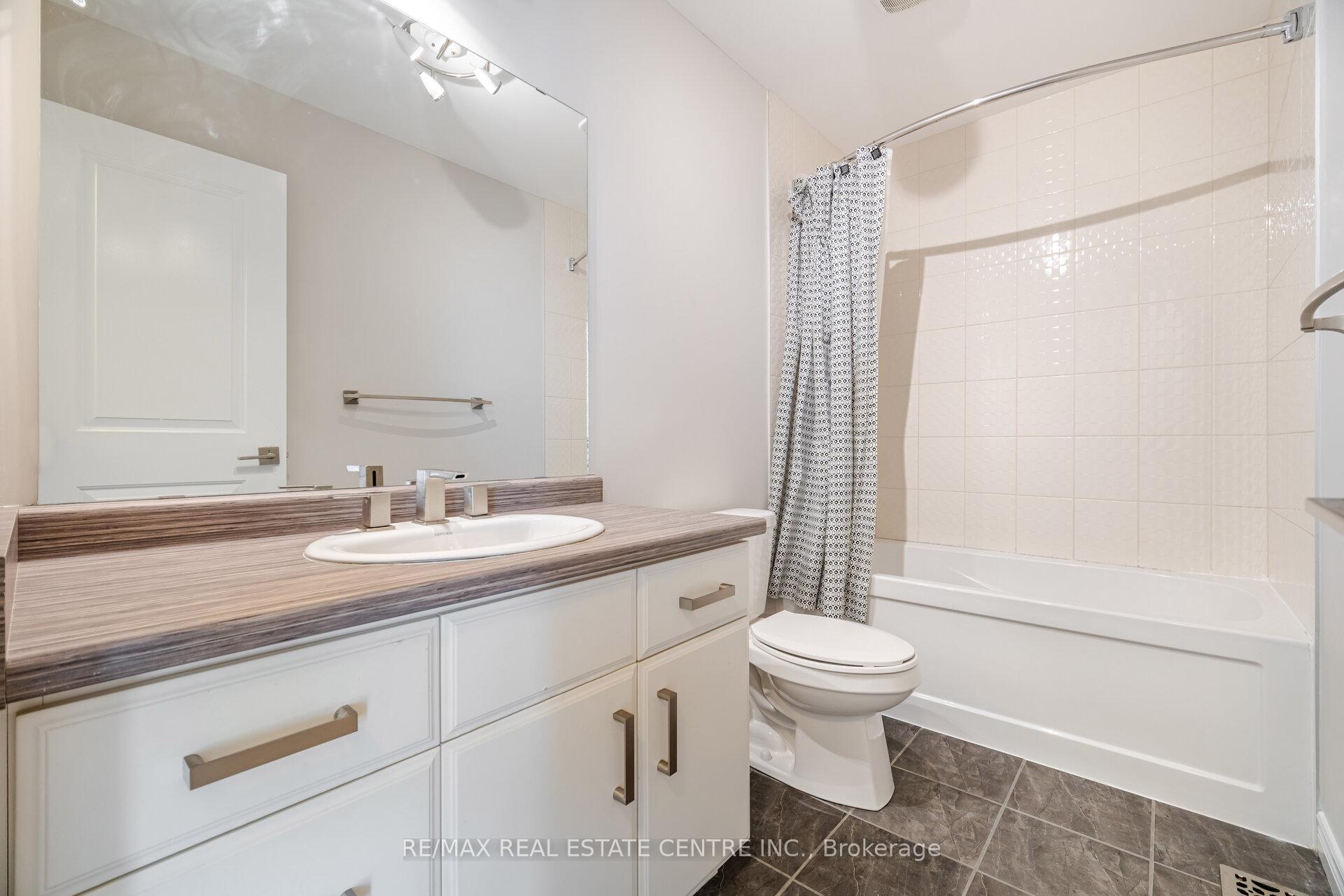 Photo 37 of 221 Westbank Trail, Hamilton, Stoney Creek — HOMEH