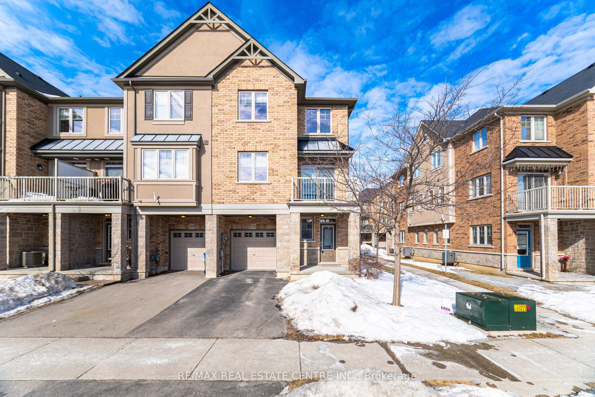 Photo 41 of 221 Westbank Trail, Hamilton, Stoney Creek — HOMEH