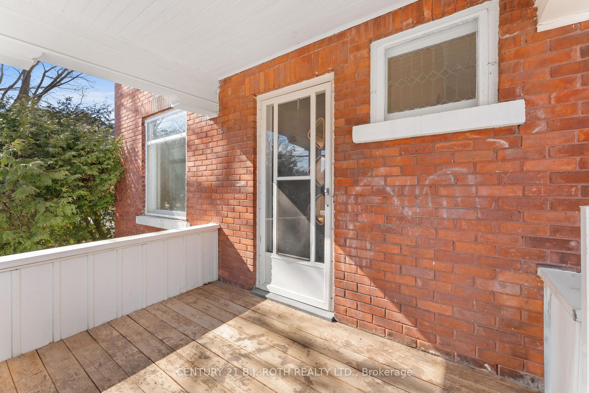 Photo 2 of 414 Elizabeth Street, Midland — HOMEH