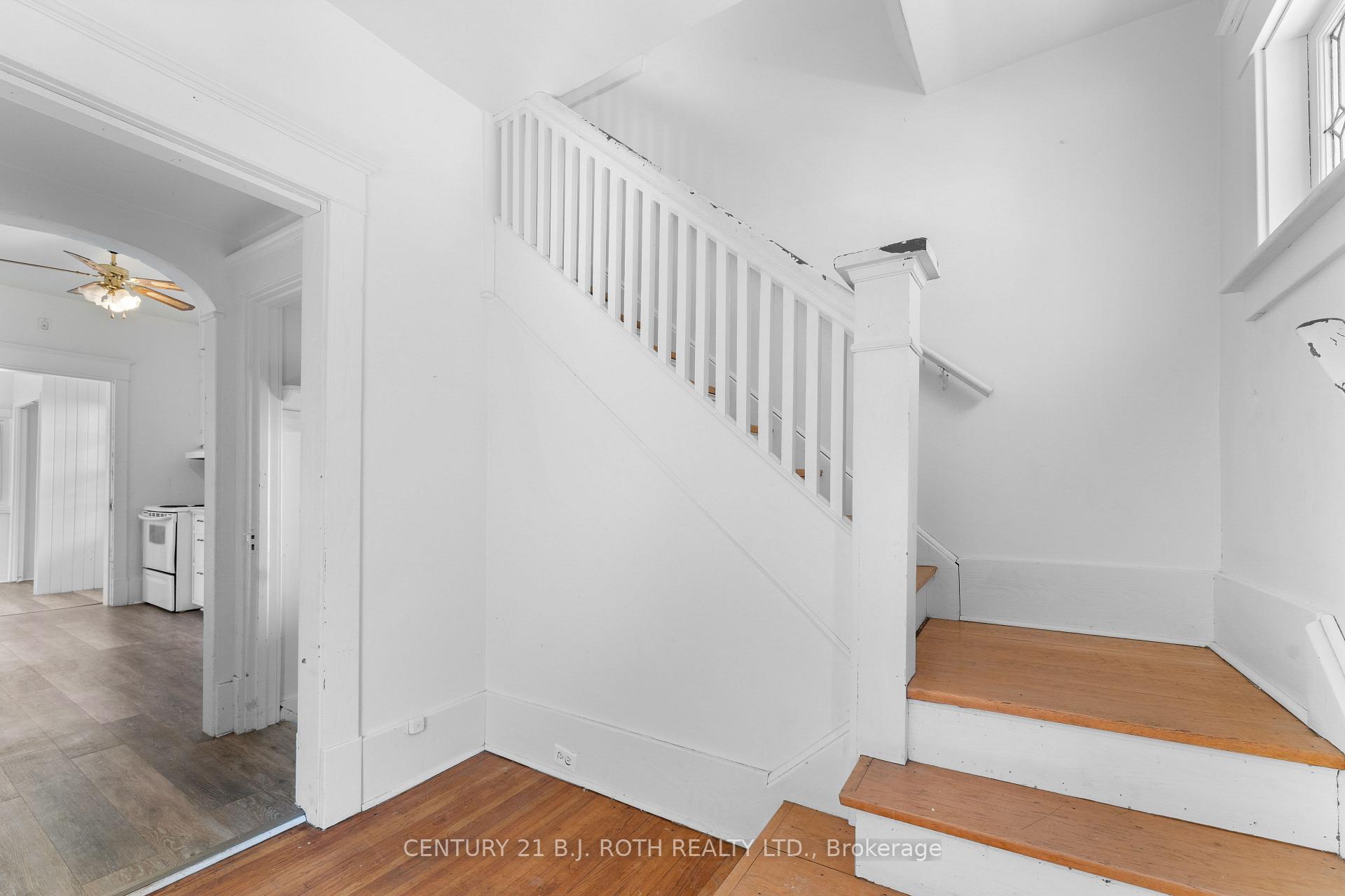 Photo 5 of 414 Elizabeth Street, Midland — HOMEH