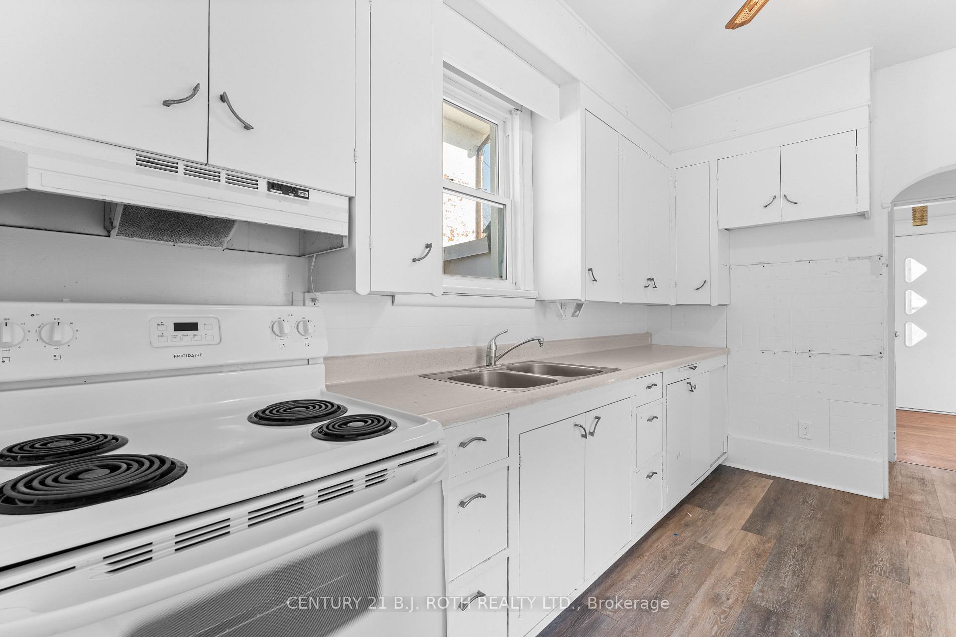 Photo 10 of 414 Elizabeth Street, Midland — HOMEH