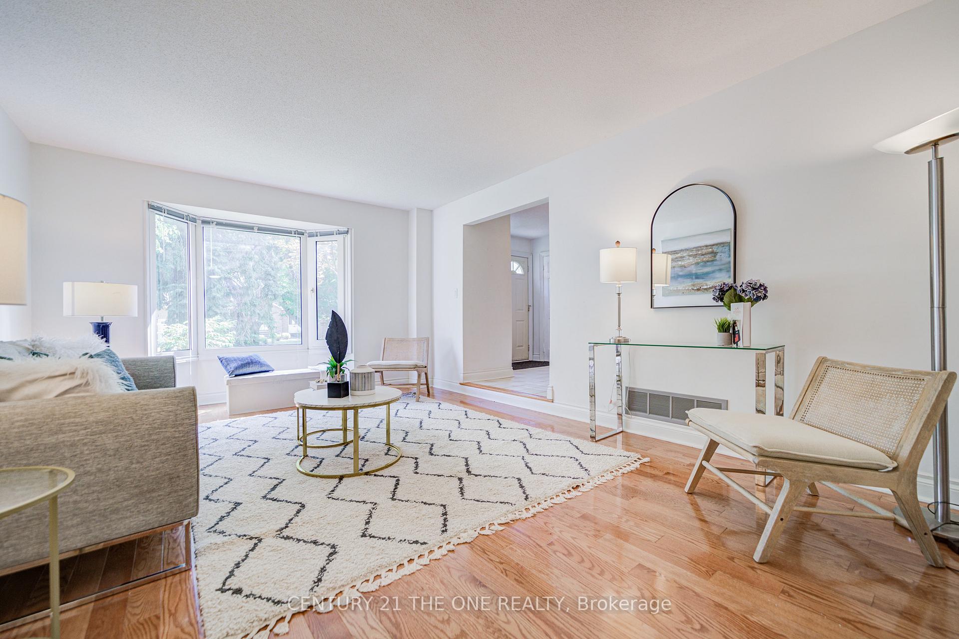 Photo 2 of 35 Ambleside Crescent, Markham, Unionville — HOMEH