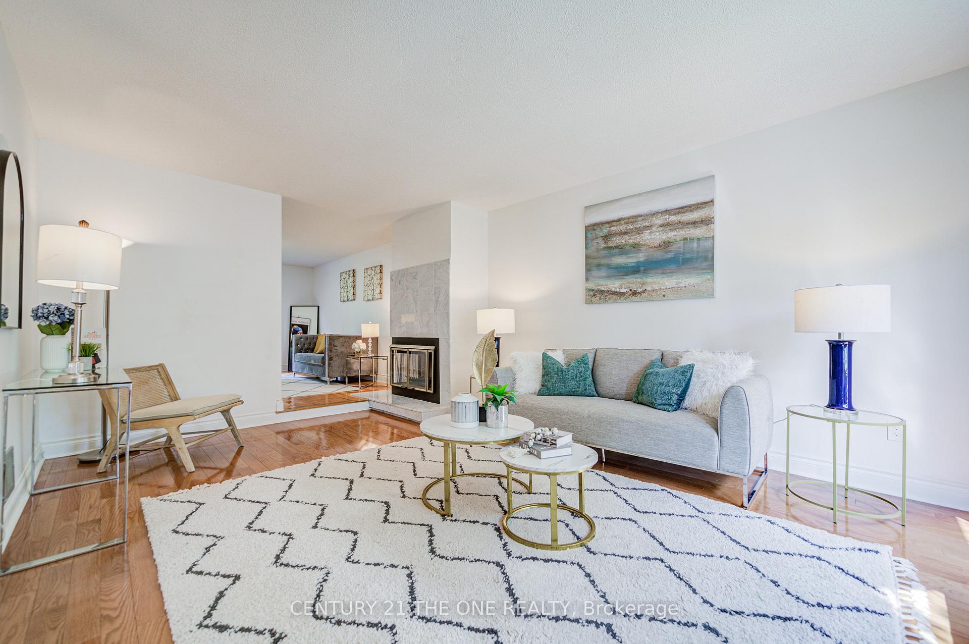 Photo 4 of 35 Ambleside Crescent, Markham, Unionville — HOMEH