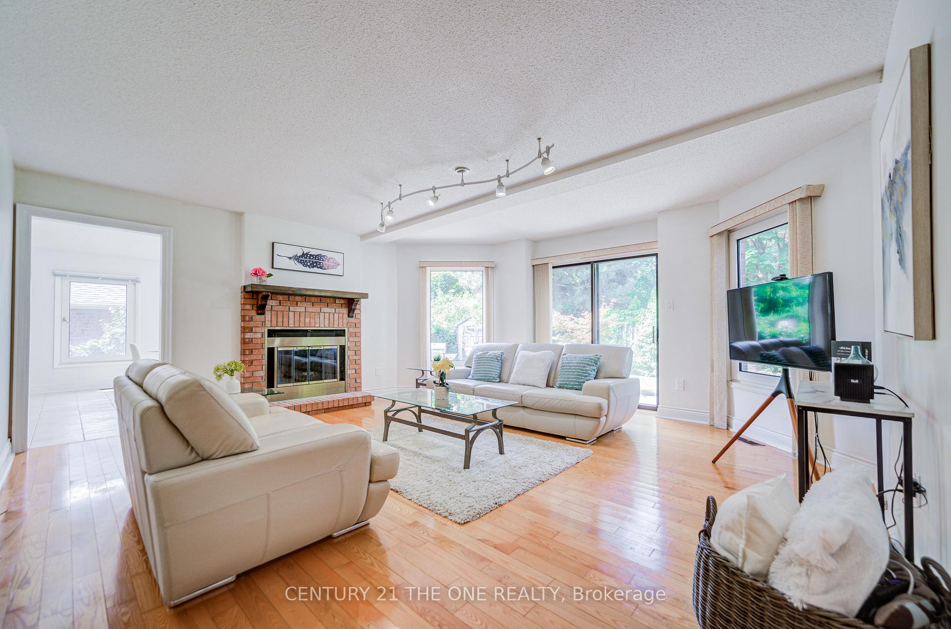 Photo 7 of 35 Ambleside Crescent, Markham, Unionville — HOMEH