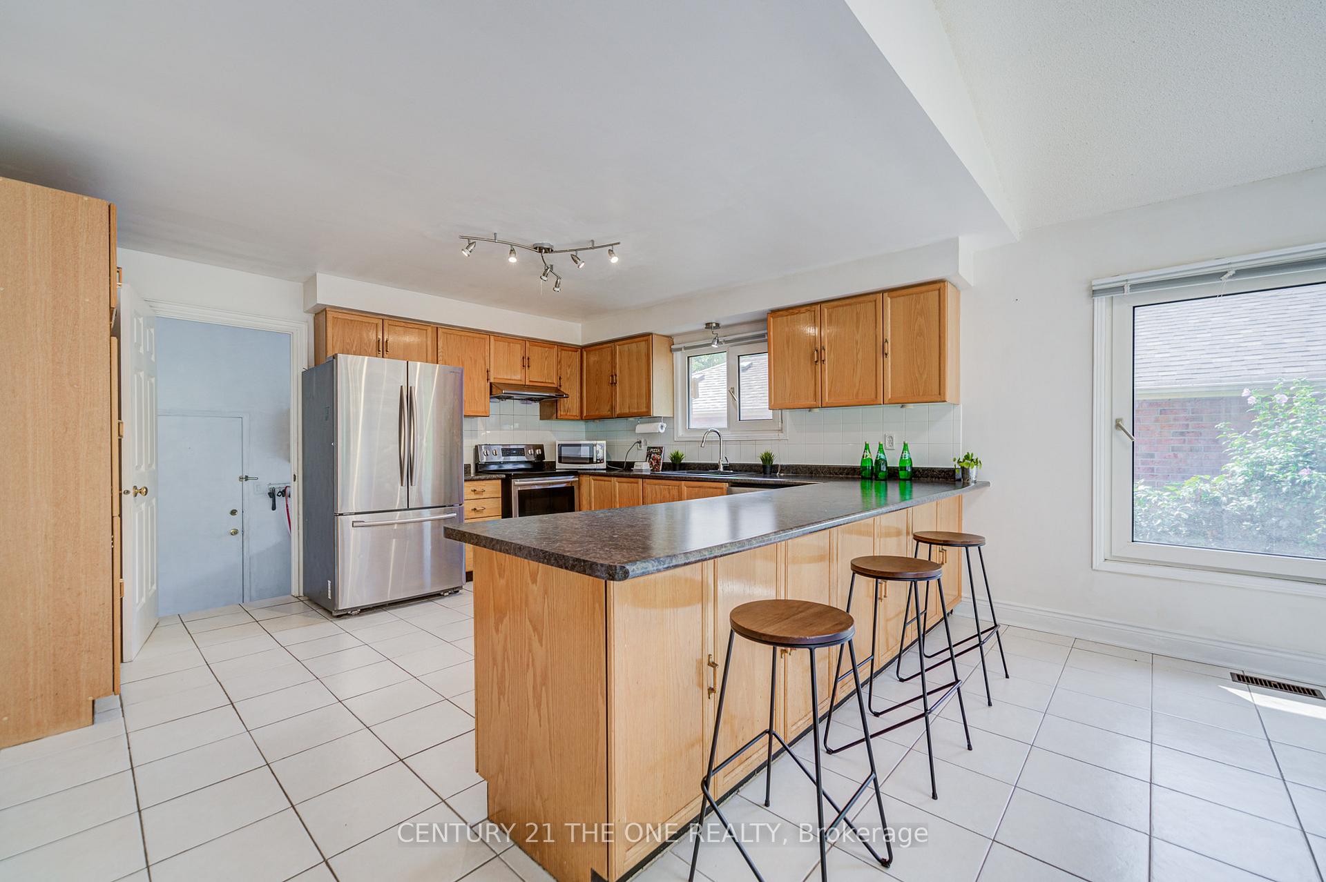 Photo 9 of 35 Ambleside Crescent, Markham, Unionville — HOMEH