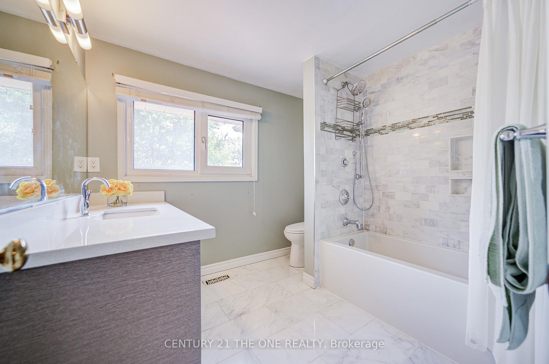 Photo 19 of 35 Ambleside Crescent, Markham, Unionville — HOMEH