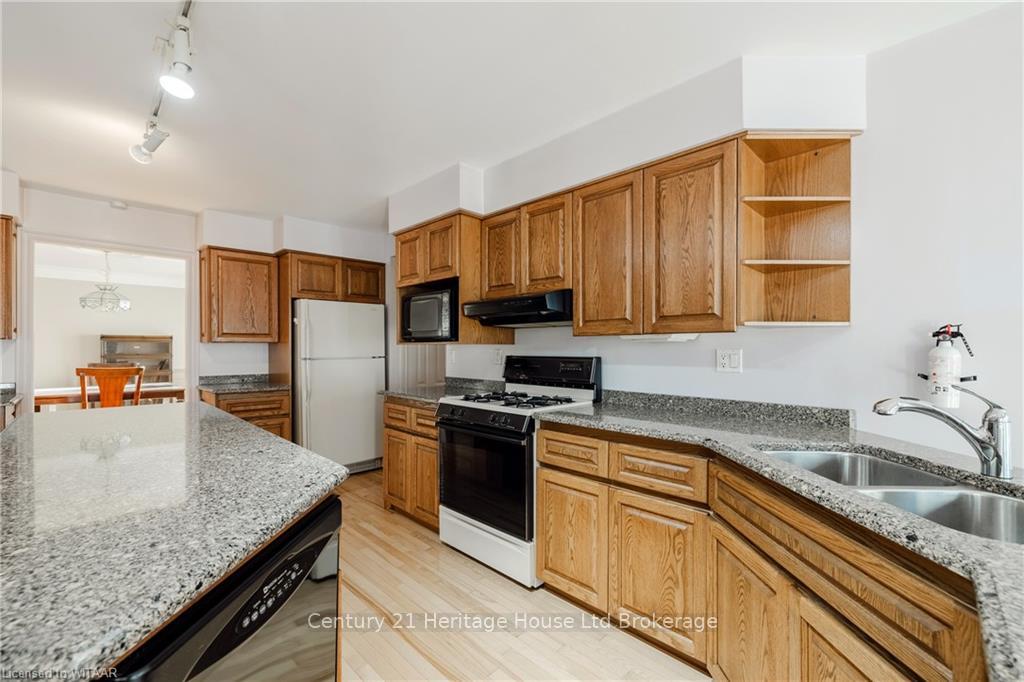 Photo 14 of 14278 Thirteen Mile Road, Middlesex Centre, Birr — HOMEH