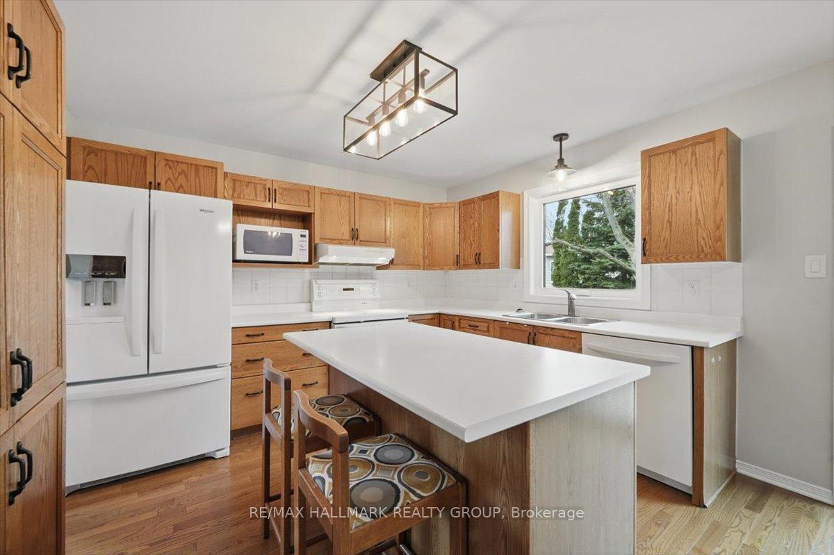 Photo 11 of 111 Hansen Avenue, Ottawa, Kanata - Kanata Lakes/Heritage Hills — HOMEH