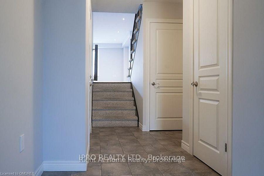 Photo 2 of 10 Bloom Crescent, Hamilton, Rural Glanbrook — HOMEH