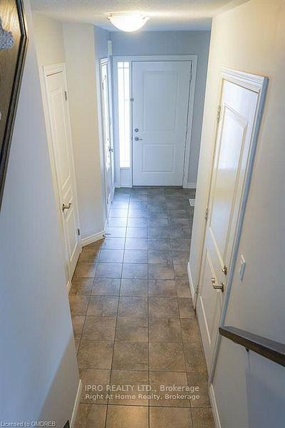 Photo 3 of 10 Bloom Crescent, Hamilton, Rural Glanbrook — HOMEH