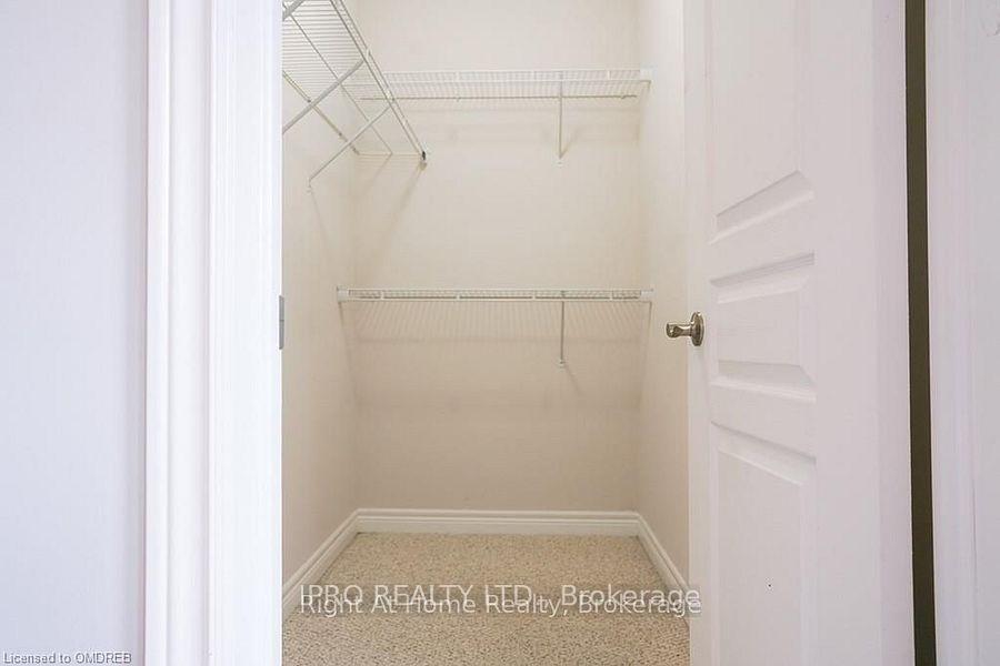 Photo 7 of 10 Bloom Crescent, Hamilton, Rural Glanbrook — HOMEH
