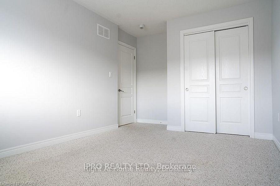 Photo 8 of 10 Bloom Crescent, Hamilton, Rural Glanbrook — HOMEH