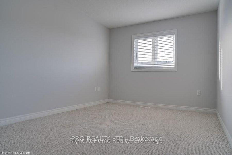 Photo 9 of 10 Bloom Crescent, Hamilton, Rural Glanbrook — HOMEH