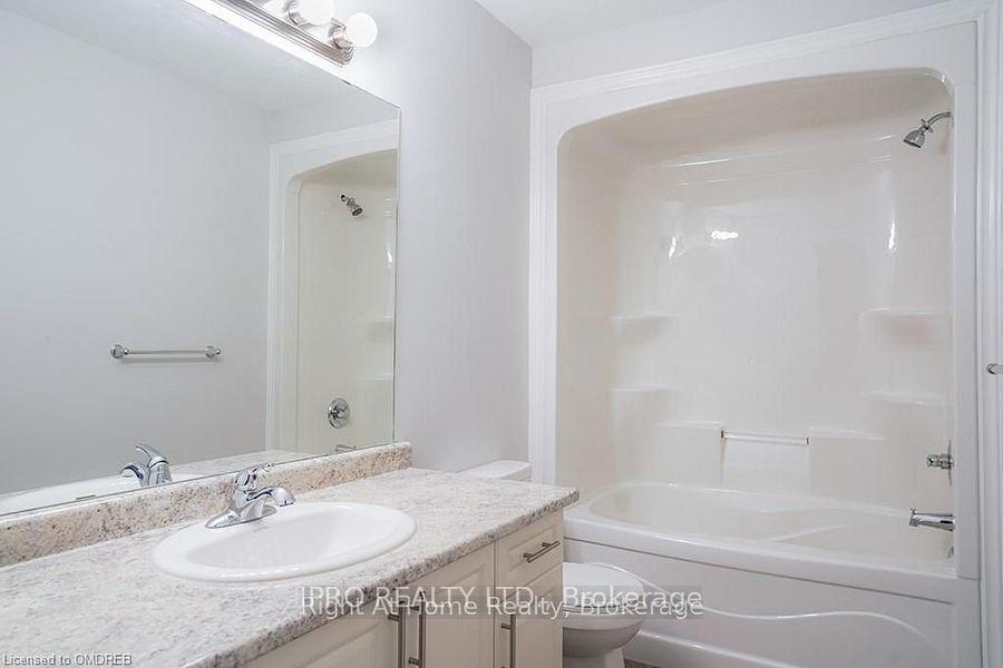 Photo 10 of 10 Bloom Crescent, Hamilton, Rural Glanbrook — HOMEH