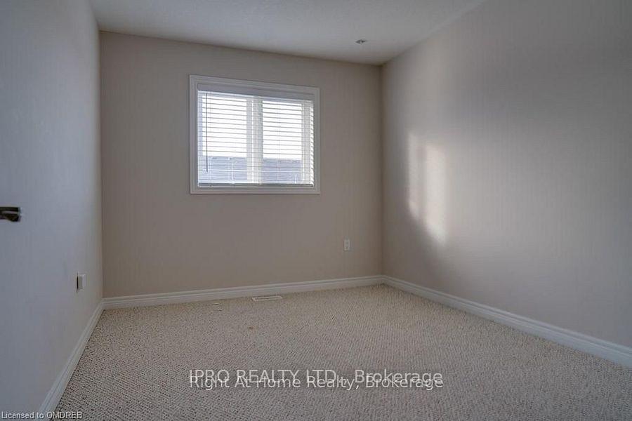 Photo 11 of 10 Bloom Crescent, Hamilton, Rural Glanbrook — HOMEH