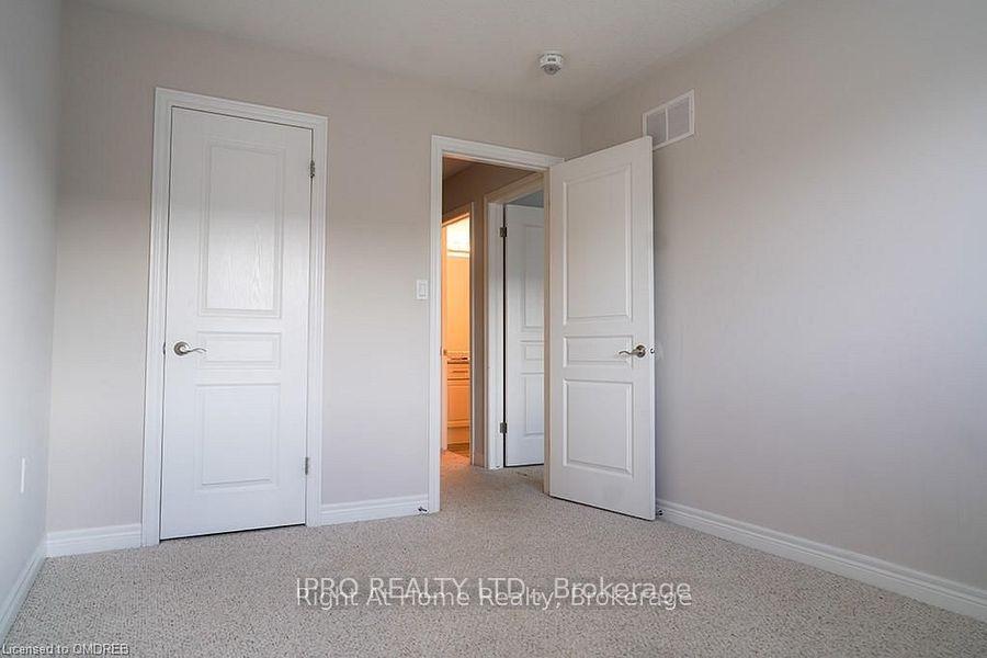 Photo 12 of 10 Bloom Crescent, Hamilton, Rural Glanbrook — HOMEH