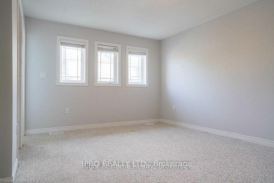 Photo 14 of 10 Bloom Crescent, Hamilton, Rural Glanbrook — HOMEH