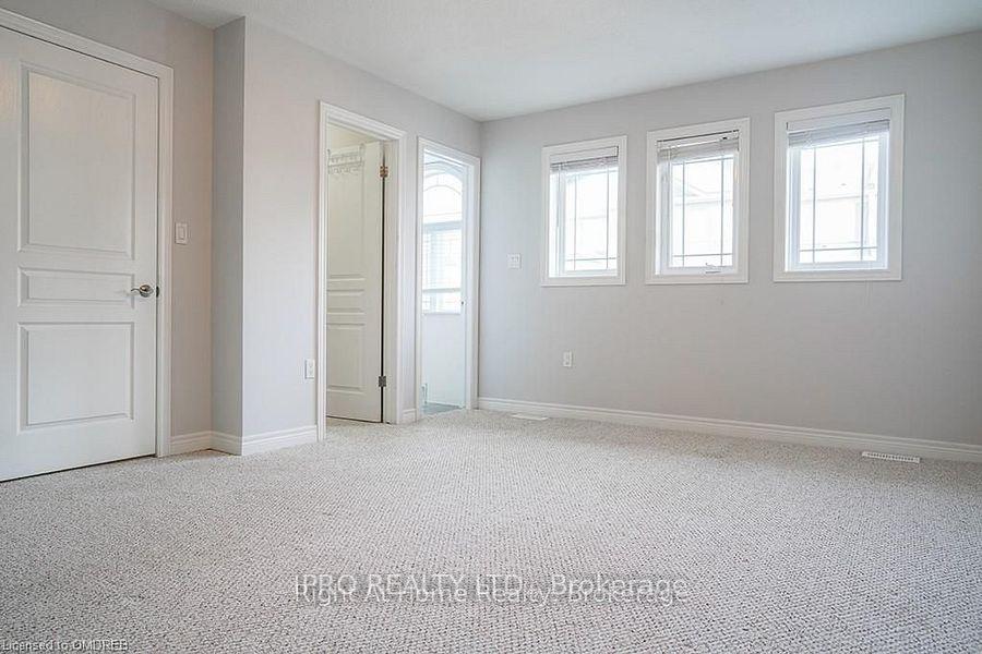 Photo 15 of 10 Bloom Crescent, Hamilton, Rural Glanbrook — HOMEH