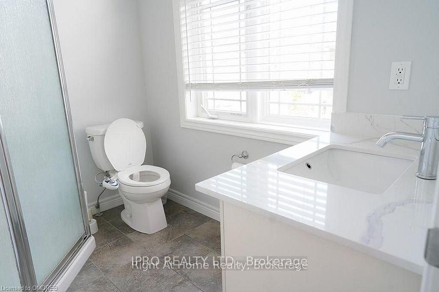 Photo 16 of 10 Bloom Crescent, Hamilton, Rural Glanbrook — HOMEH