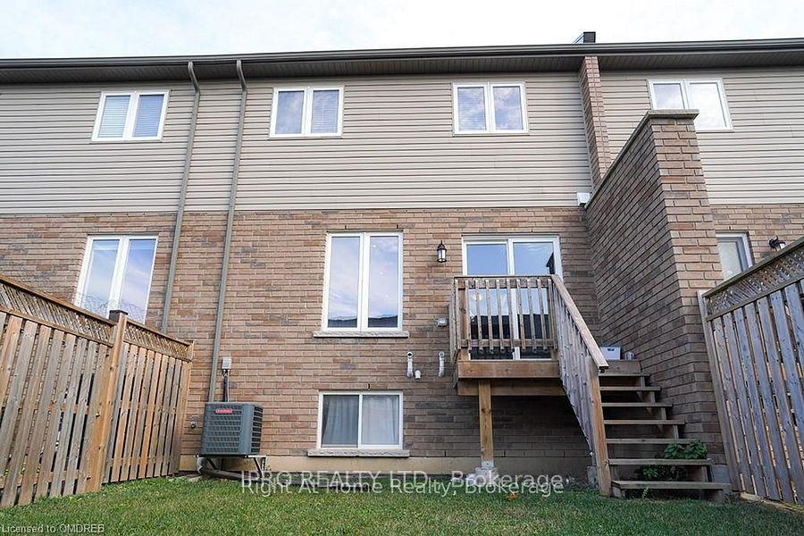 Photo 17 of 10 Bloom Crescent, Hamilton, Rural Glanbrook — HOMEH
