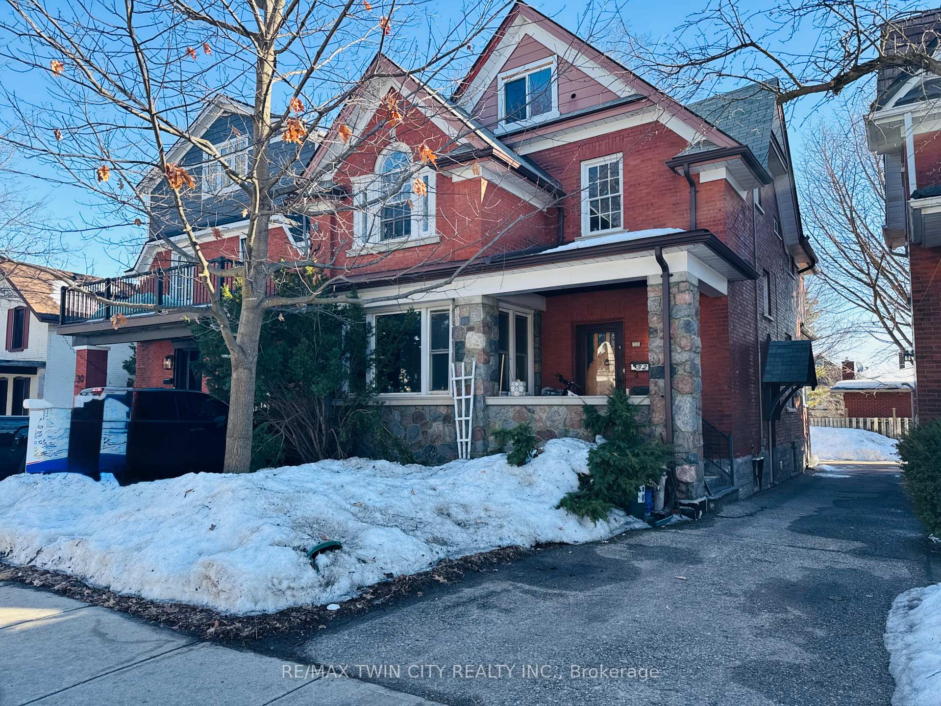 Front of 32 Simeon Street