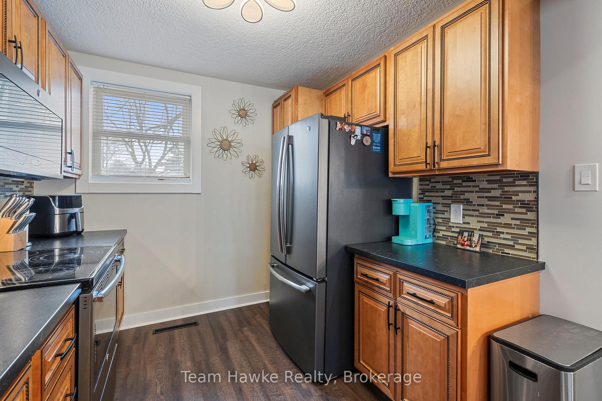 Photo 10 of 475 Colborne Street, Midland — HOMEH